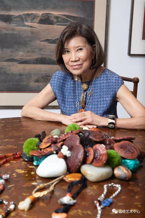 作為文化歷史學(xué)者,文化藝術(shù)策劃咨詢顧問與設(shè)計師,羅啟妍于大英博物館